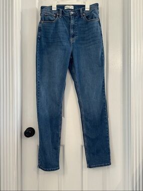 Abercrombie & Fitch High-Rise Straight Jeans - Medium Blue